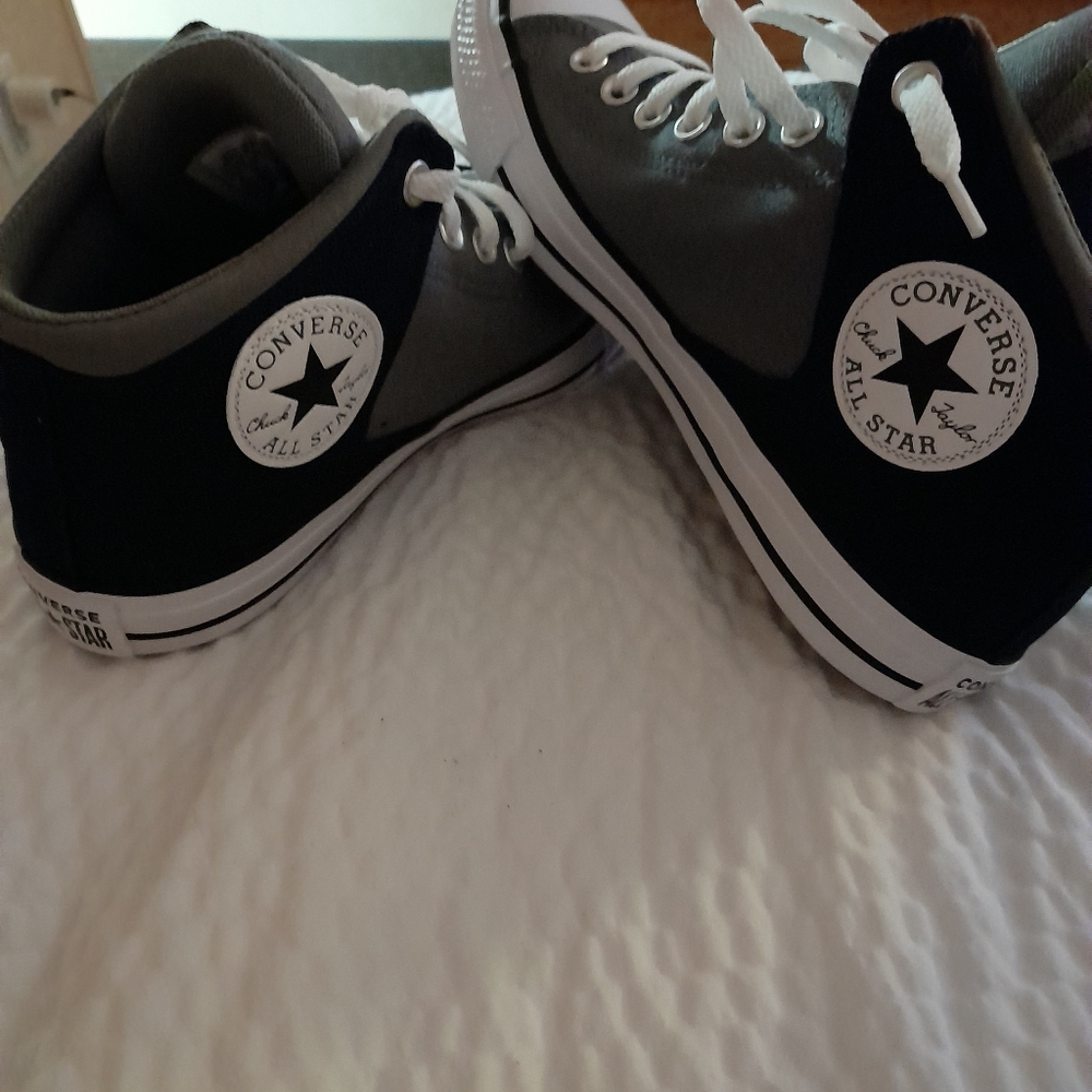 Mens size 8 sneakers - Picture 7 of 7